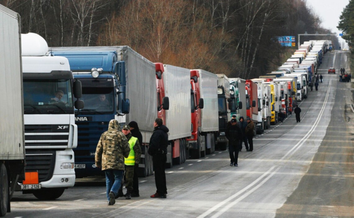 По состоянию на утро среды, 21 февраля, в очередях на польско-украинской границе ожидается 2500 грузовиков.