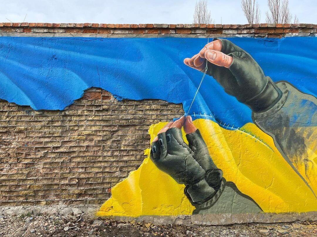 Терпеть войну столько, сколько потребуется готовы 73 процента украинцев. При этом вера украинцев в победу несколько снизилась, но её все равно сохраняет абсолютное большинство граждан.