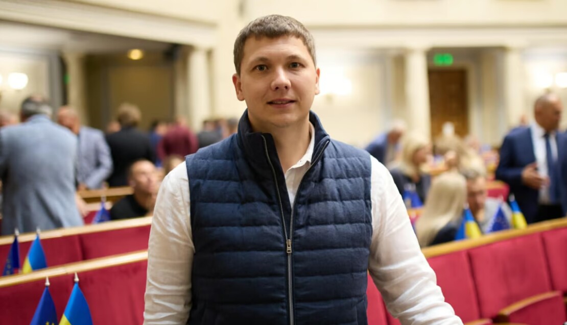 Народный депутат, член фракции Слуга народа Вячеслав Медяник принял решение досрочно сложить свои полномочия.