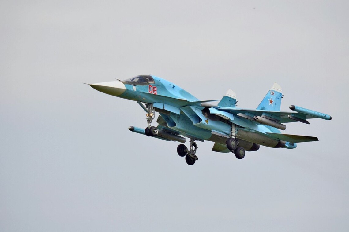 Командующий Воздушными силами генерал-лейтенант Николай Олещук обнародовал видео горящего российского самолёта Су-34, который украинские защитники сбили 1 марта.
