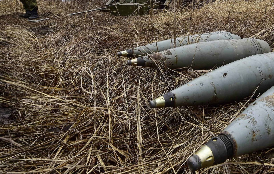 Россия, по оценкам западной разведки, производит 250 тысяч снарядов в месяц. Это втрое больше, чем США и ЕС могут отправить Украине.
