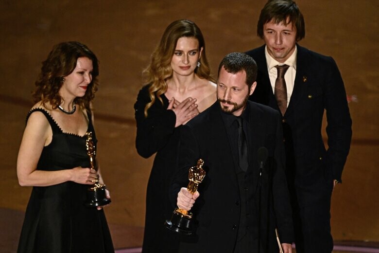 В международную телеверсию Оскар не включили победу фильма 20 дней в Мариуполе, победившем в номинации лучший полнометражный документальный фильм.