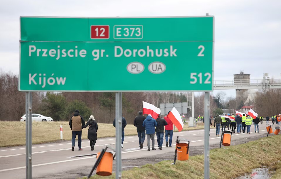 Польские фермеры временно разблокируют пограничный пункт Ягодин-Дорогуск, который расположен на границе с Украиной.
