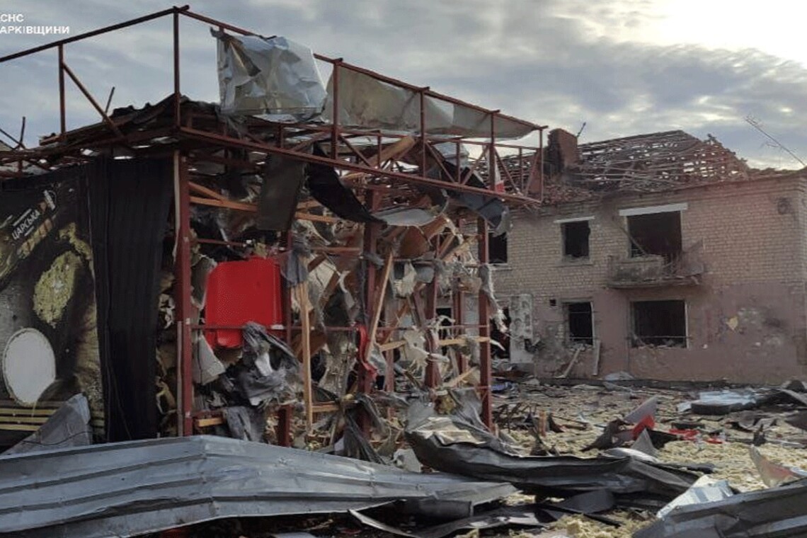 Спасатели ликвидировали последствия вражеской атаки по Волчанску в Харьковской области. Один человек пострадал.
