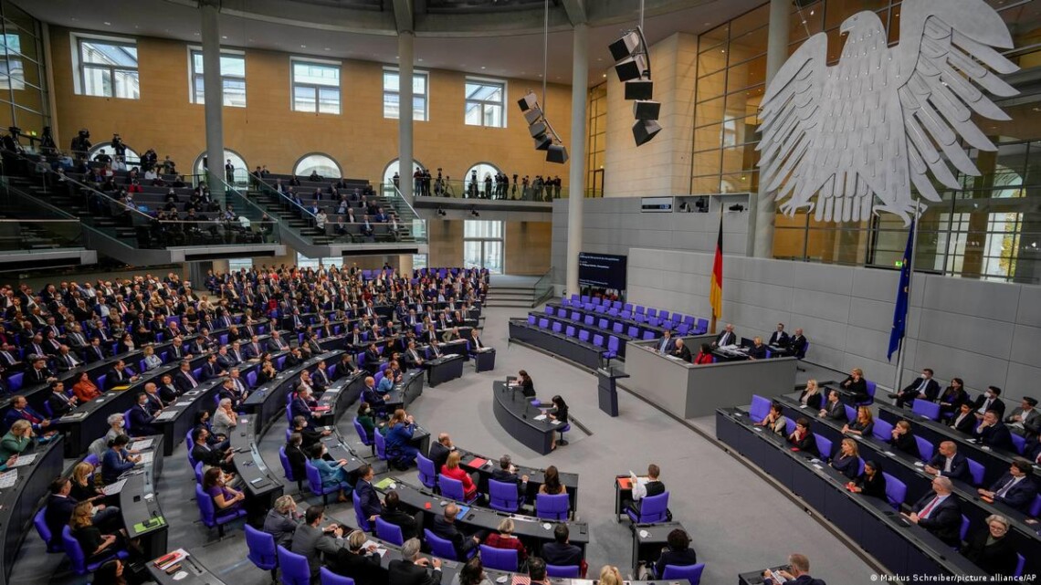 Немецкий Бундестаг снова отклонил резолюцию о поставке Украине крылатых ракет Taurus. Предложение поддержали всего 190 депутатов.