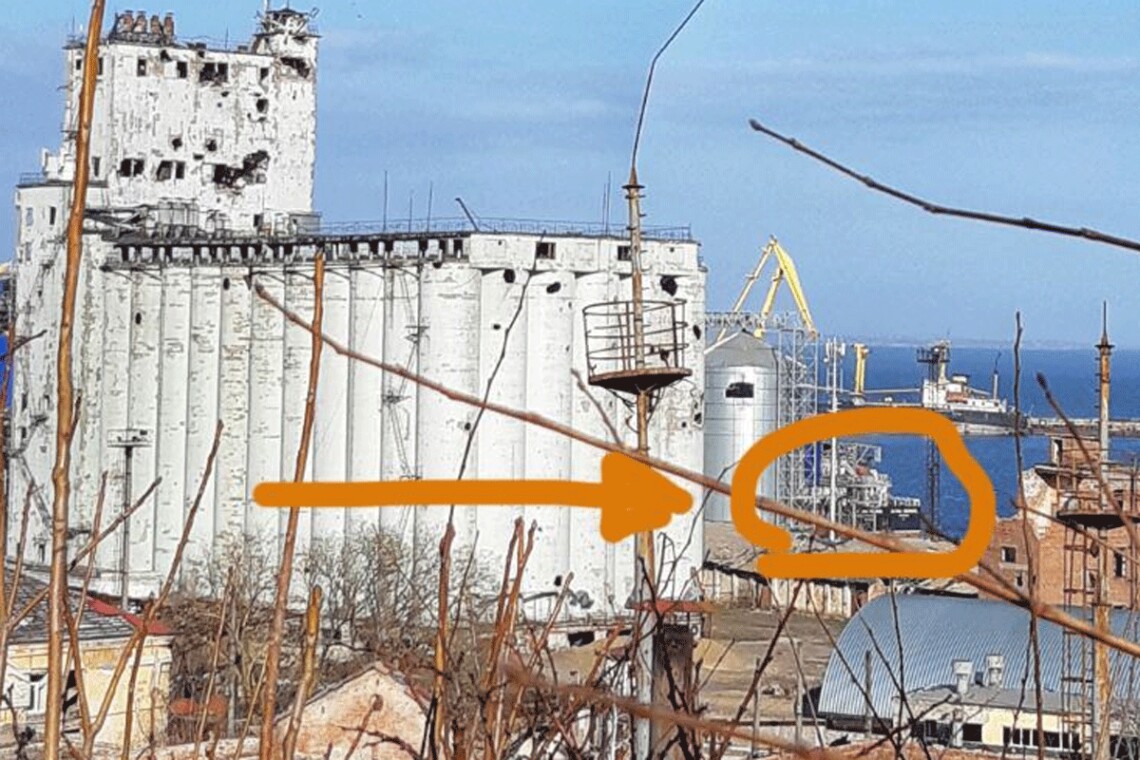 Россияне пригнали в порт временно оккупированного Мариуполя грузовое судно, скорее всего, загрузить украинским зерном.