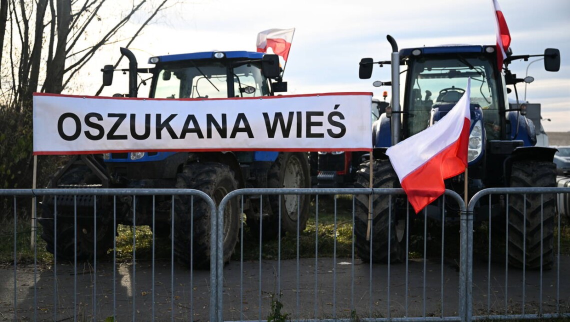 Польские фермеры решили временно заблокировать движение всего транспорта на контрольно-пропускном пункте Медика–Шегини.