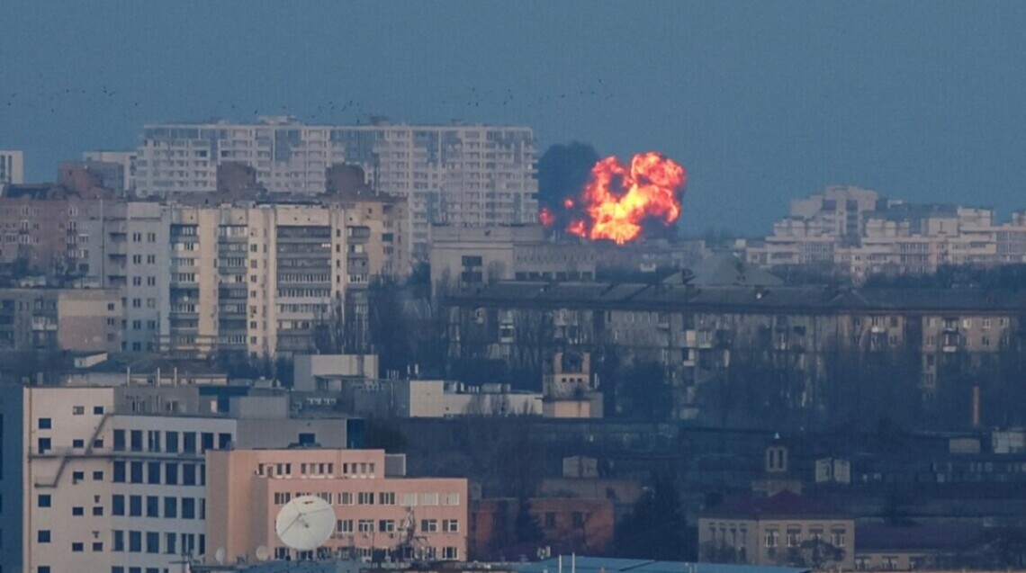Ночью 21 марта россияне атаковали Киев ракетами. В трёх районах обломки упали на помещение детсада, предприятие и жилой дом.