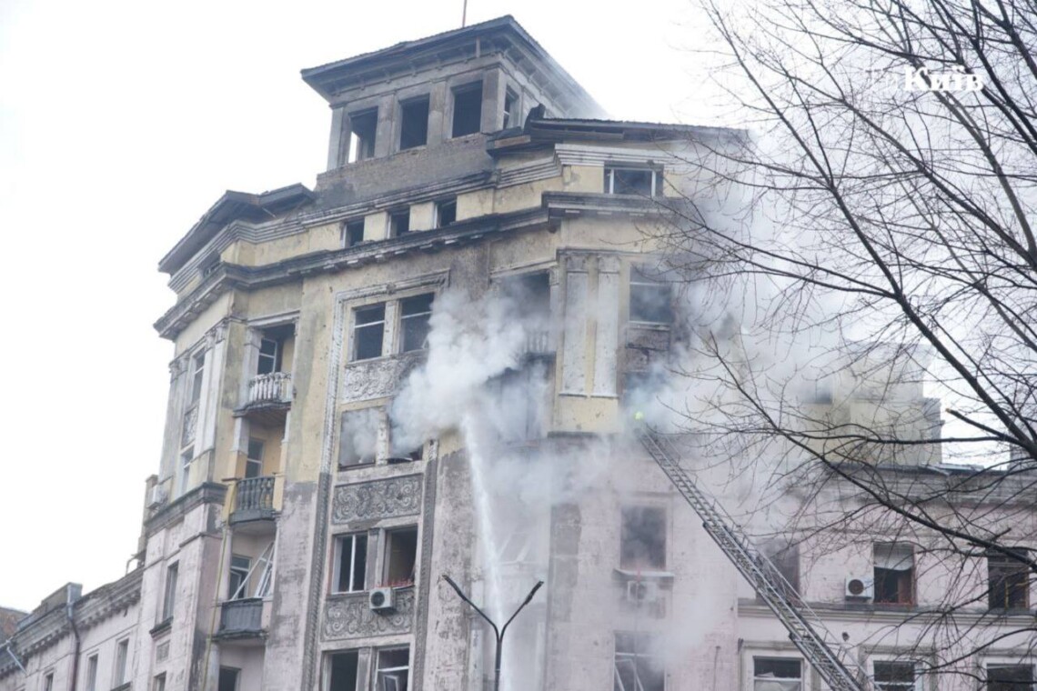 В Киеве 13 раненых в результате ракетного удара. Кроме того, два человека пострадали в области.