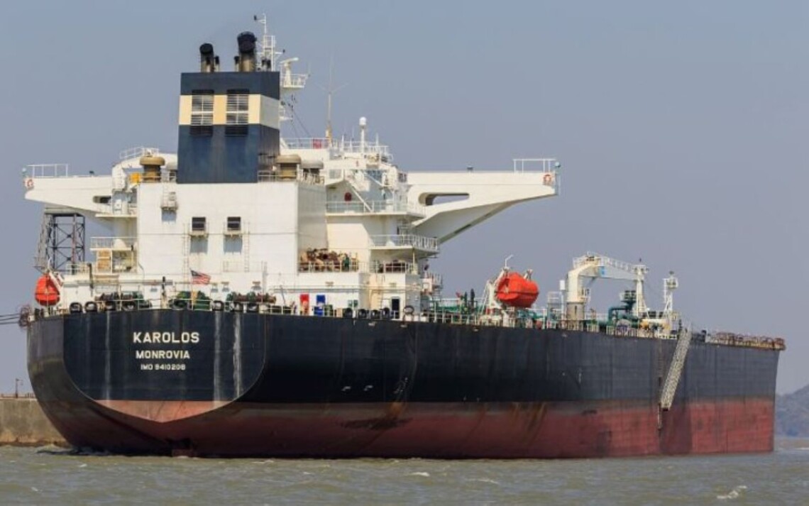 С начала октября США ужесточили санкции против широкого флота танкеров, перевозящих российскую нефть и, наконец, россия испытывает на себе их действие.