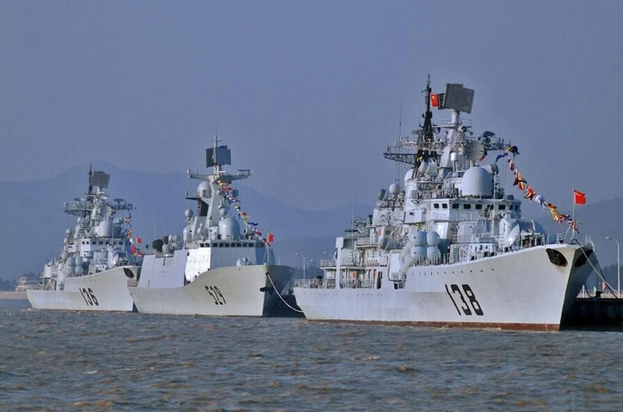 Береговая охрана Китая обстреляла из водометов филиппинские корабли в спорных водах Южно-Китайского моря. Филиппины заявили о раненых и назвали такие действия безответственными и провокационными.