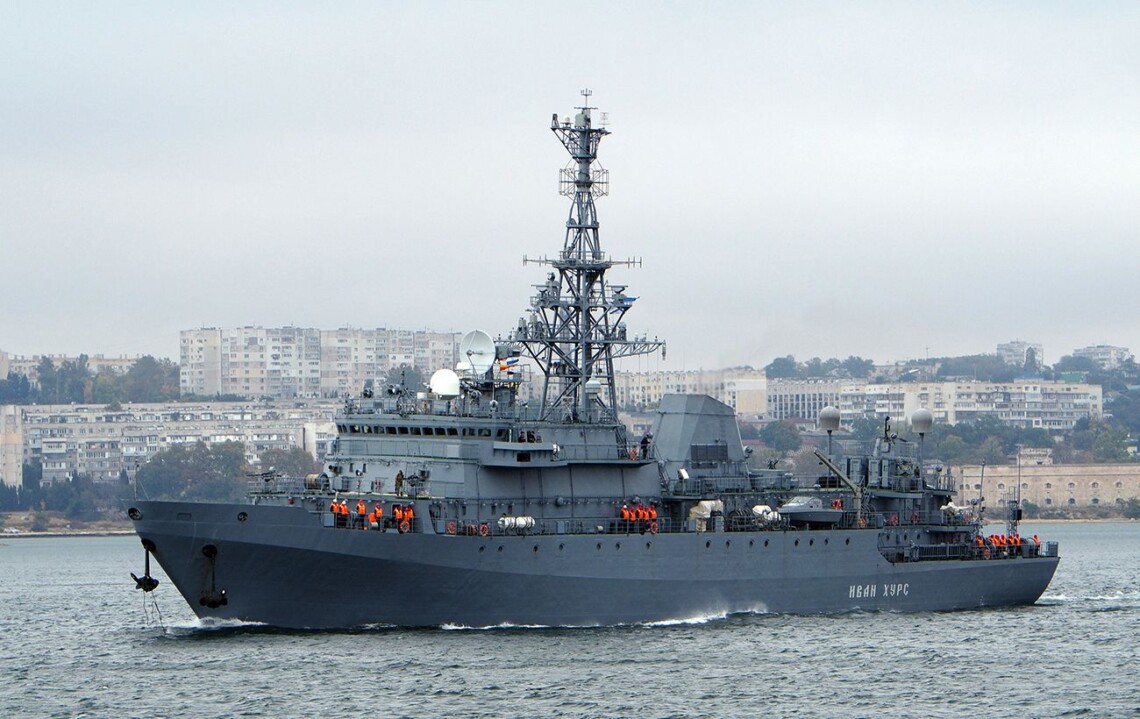 Во время последней атаки на Севастополь, кроме двух БДК, был поврежден российский разведывательный корабль Иван Хурс.