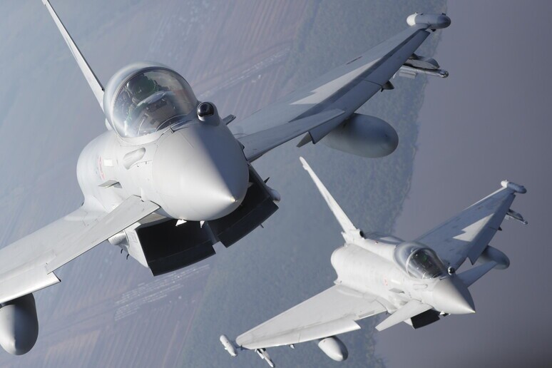 Истребители Военно-Воздушных сил Италии Eurofighters за последние сутки совершили двойной перехват российских самолётов над Балтийским морем.