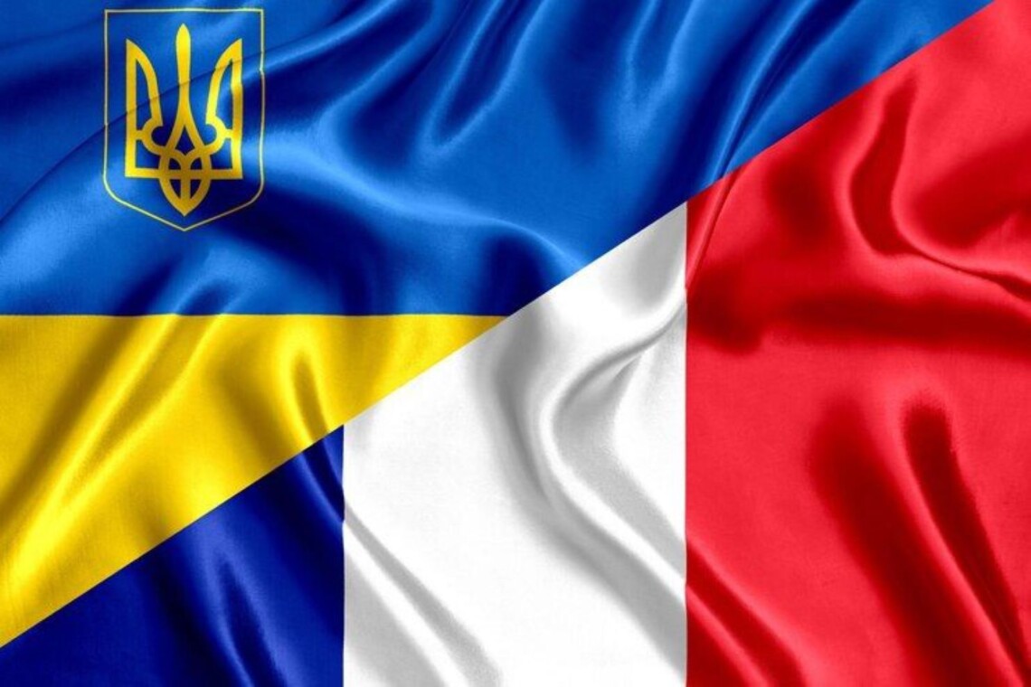 Франция готовит для Украины новый пакет военной помощи, в который будут включены сотни единиц бронетехники и зенитные ракеты Aster.
