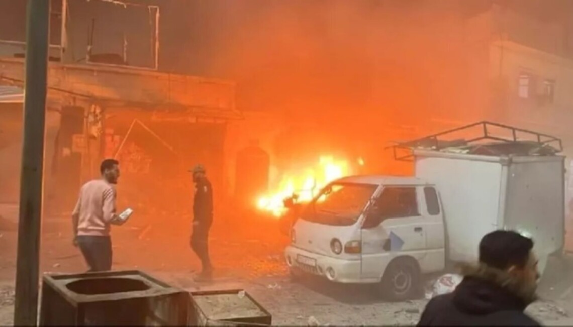 В сирийском городе Азаз на людном рынке взорвался автомобиль. По меньшей мере, семь человек погибли и тридцать получили ранения.