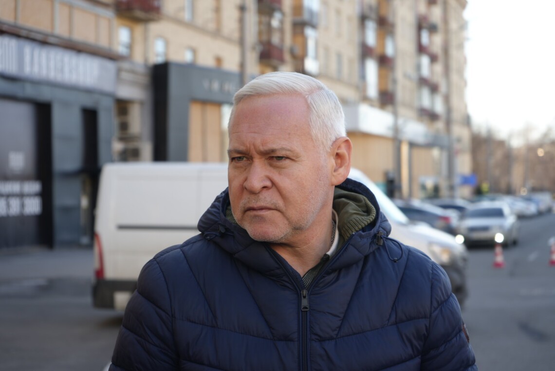 Терехов заявил, что военные и власти города не видят повода для эвакуации жителей Харькова. Он также рассказал, что в городе разрушена практически вся критическая энергетическая инфраструктура.
