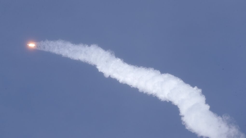 В понедельник, 1 апреля, украинские силы противовоздушной обороны сбили российскую управляемую ракету в небе над Днепропетровской областью.