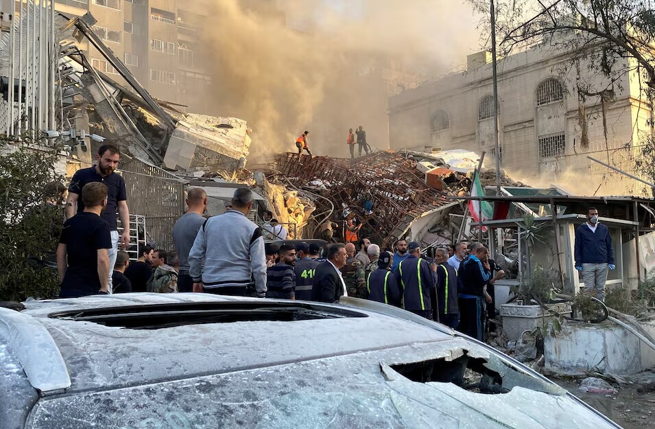 Консульство Ирана в столице Сирии Дамаске было почти полностью разрушено в результате израильского авиационного удара, сообщают СМИ.