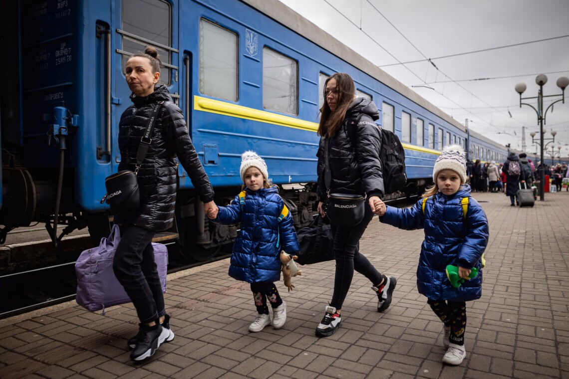 В Сумской области проведут обязательную эвакуацию детей из двух территориальных общин. В общей сложности планируется вывезти 297 детей.