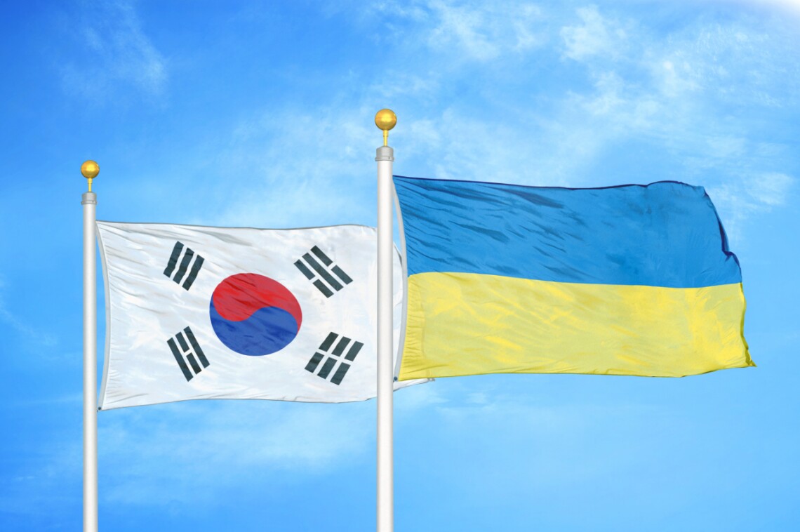 Правительство Южной Кореи передало Министерству здравоохранения Украины 70 машин скорой помощи для оказания неотложной медицинской помощи во время войны.