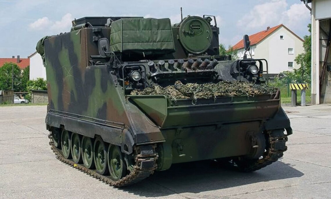 Литва 5 апреля передала украинским военным бронетранспортеры М577 в рамках очередной военной поддержки.