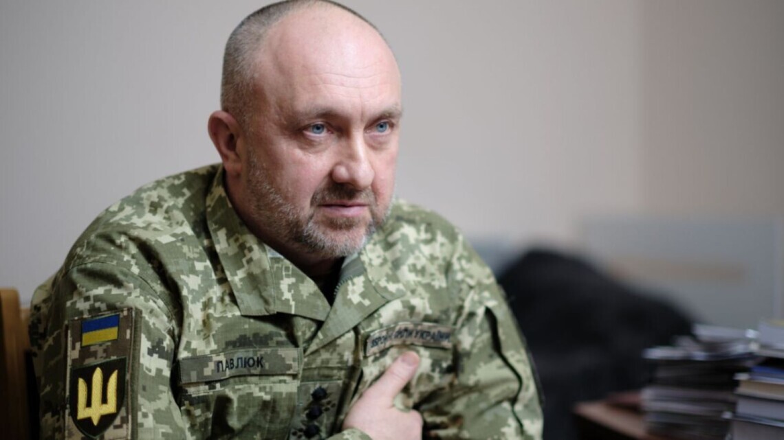 Силам обороны не хватает людей, поэтому украинцы должны проявить мужество и присоединиться к армии. Такое мнение выразил командующий Сухопутными войсками Александр Павлюк.