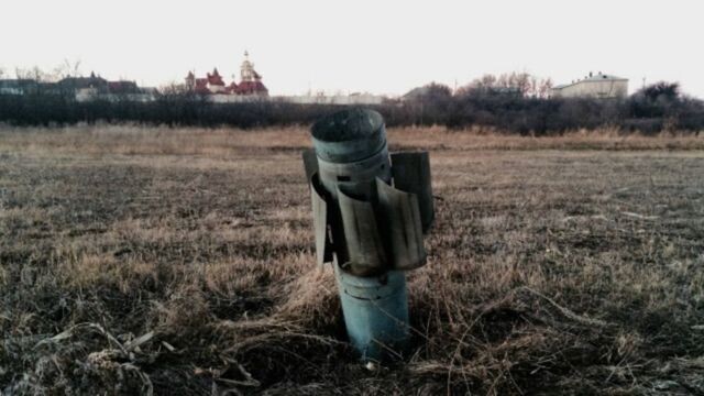 Российские войска обстреляли из артиллерии и реактивных систем залпового огня город Семеновка.