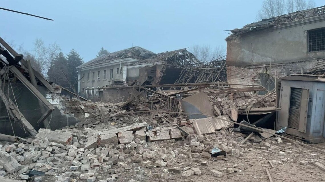 Оккупационная армия россии во вторник нанесла удар по городу Славянск Донецкой области, там зафиксированы два прилёта.