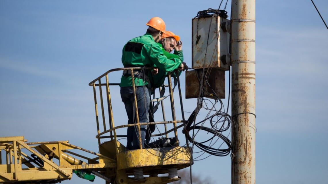 Энергетики сократили продолжительность плановых отключений электроэнергии в Харькове и области до трёх часов в сутки.
