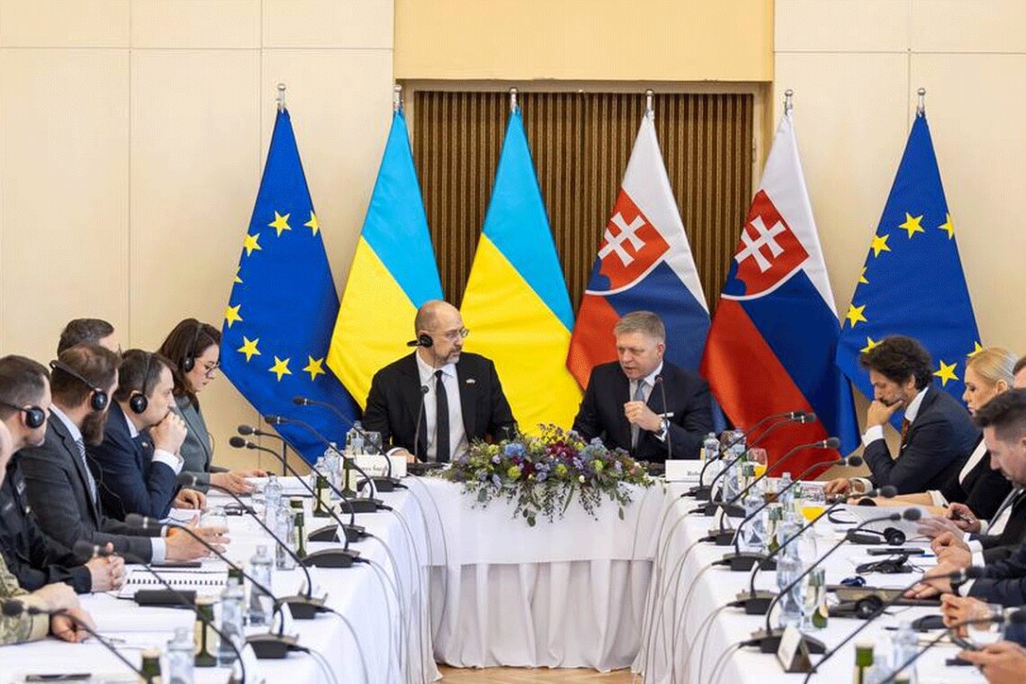 Украина и Словакия обсудили тему гуманитарного разминирования, также Словакия предоставила две спецмашины.