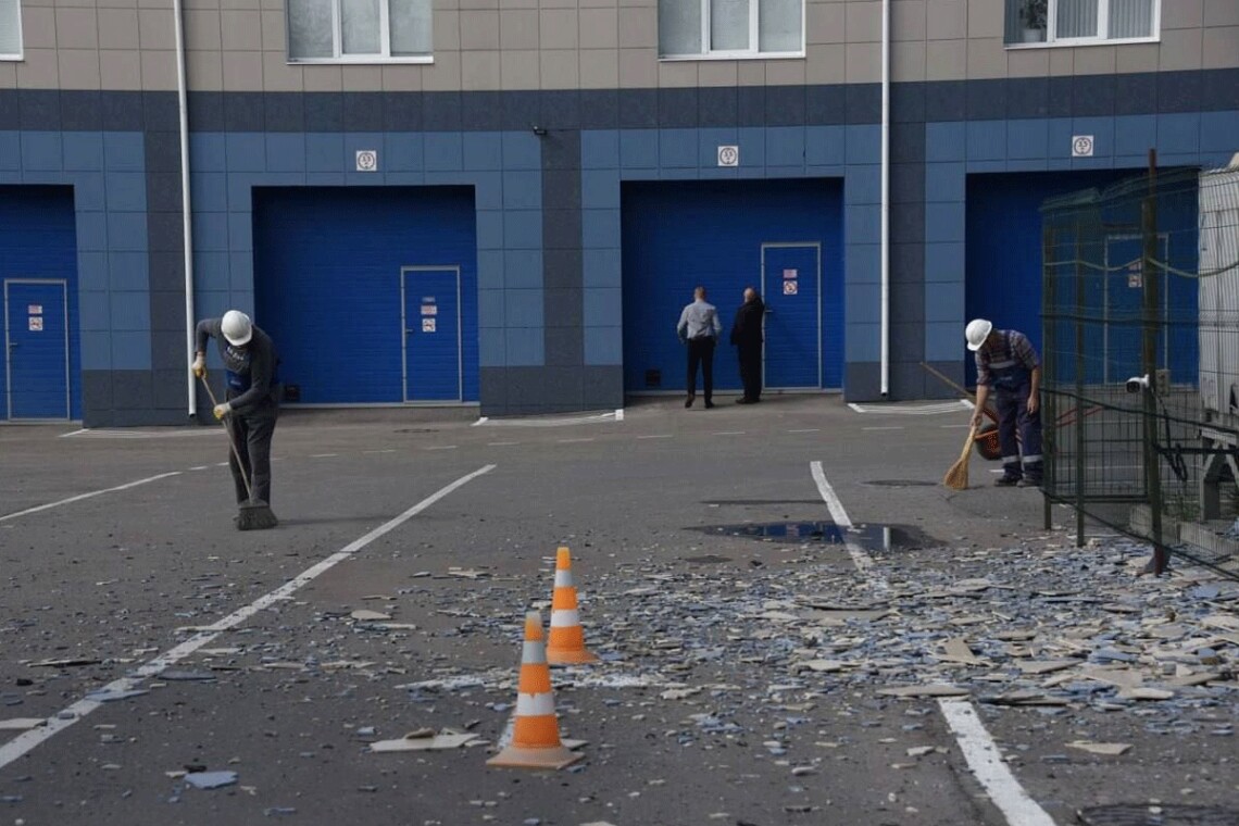 Беспилотник врезался в административное здание Газпрома в Белгороде. В рф заявили, что в результате взрыва пострадали два человека.