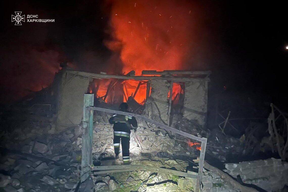 Российская армия нанесла удар по центру города Купянск в Харьковской области. В результате атаки пострадали мирные жители.