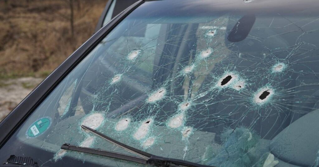 Утром в субботу, 13 апреля, российские оккупационные войска расстреляли гражданский автомобиль в Черниговской области.