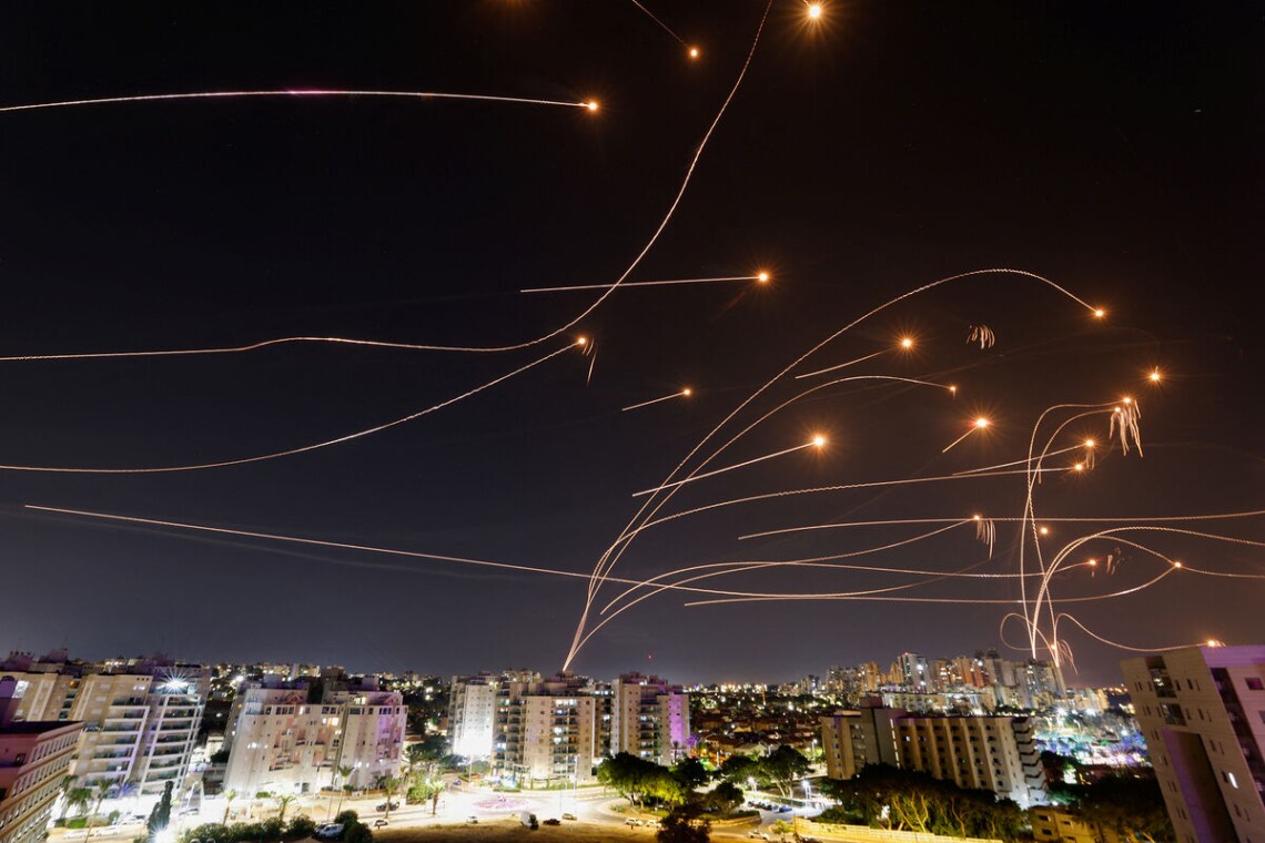 ПВО Израиля Ночью 14 апреля сбило почти все дроны и ракеты, которыми Иран массированно атаковал эту страну.