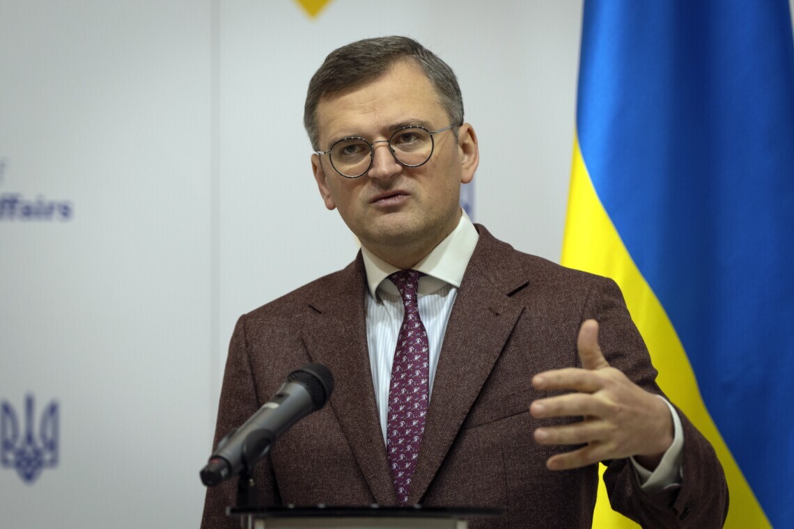 Глава МИД Дмитрий Кулеба назвал необоснованной критику украинских атак против российских нефтеперерабатывающих заводов.