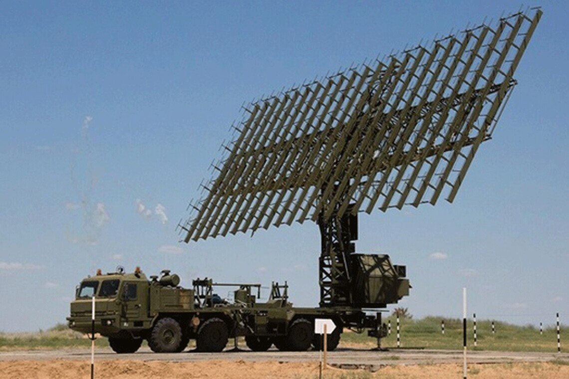 Ударные дроны СБУ поразили радиолокационную станцию (РЛС) дальнего действия в Брянской области рф, которая стоит 100 млн долларов.
