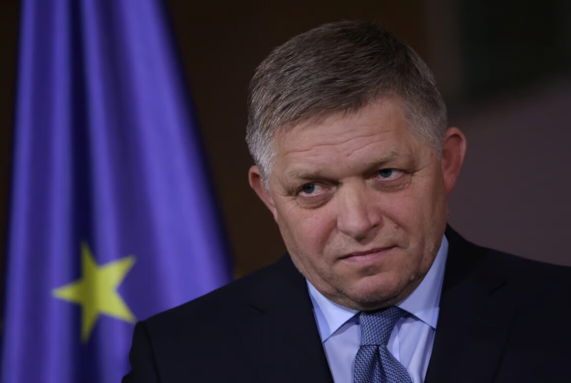 Премьер Словакии против членства Украины в НАТО и считает, что оно только спровоцирует глобальный конфликт. Вместе с тем он поддерживает амбиции Украины, связанные с членством в ЕС.