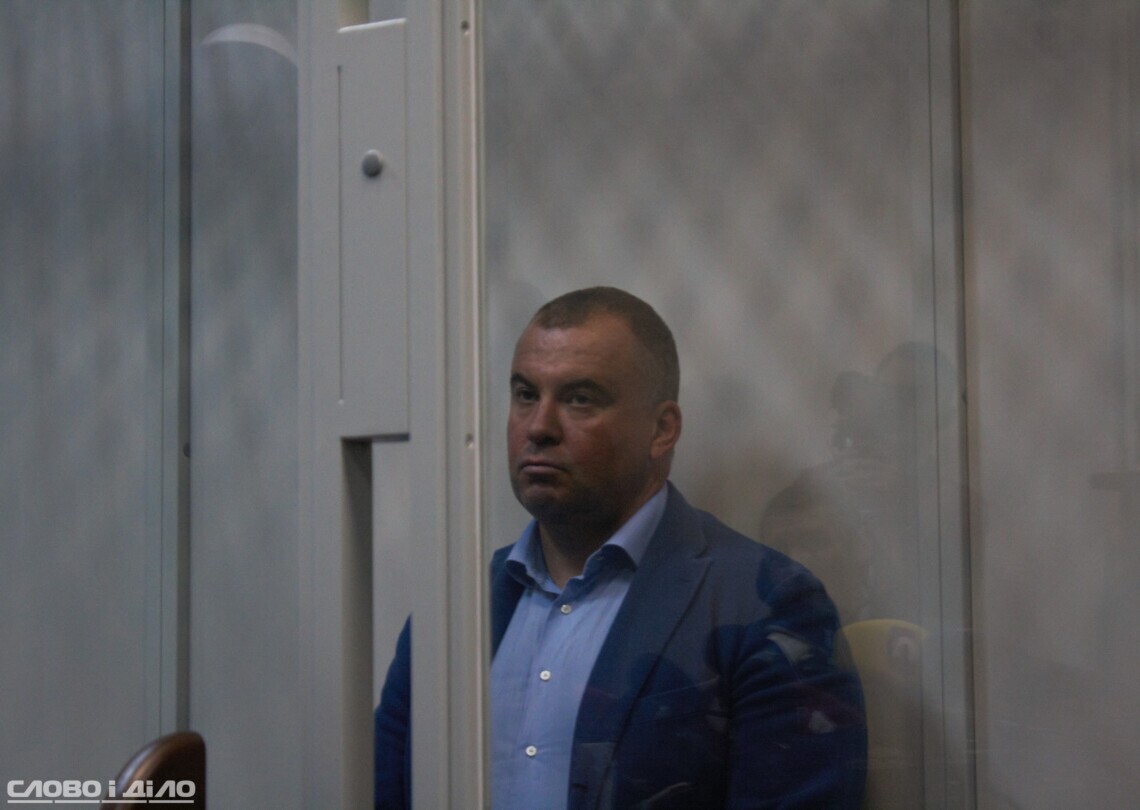 НАБУ разыскивает бывшего первого заместителя секретаря СНБО Олега Гладковского, обвиняемого в злоупотреблениях при закупке автомобилей для армии.