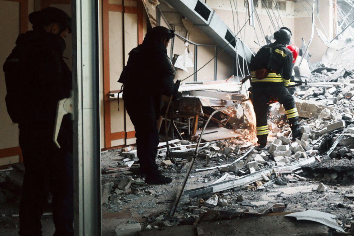 В Чернигове в результате атаки россиян погибли 16 человек, ещё 61 человек пострадал, из них три ребёнка.