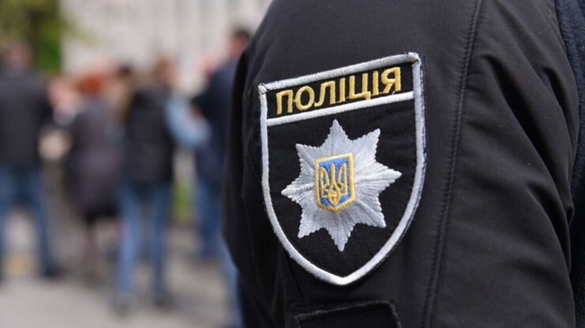 В Винницкой области нашли автомобиль мужчин, подозреваемых в нападении на патруль полиции. В транспорте находились боеприпасы, принадлежащие к военному имуществу.