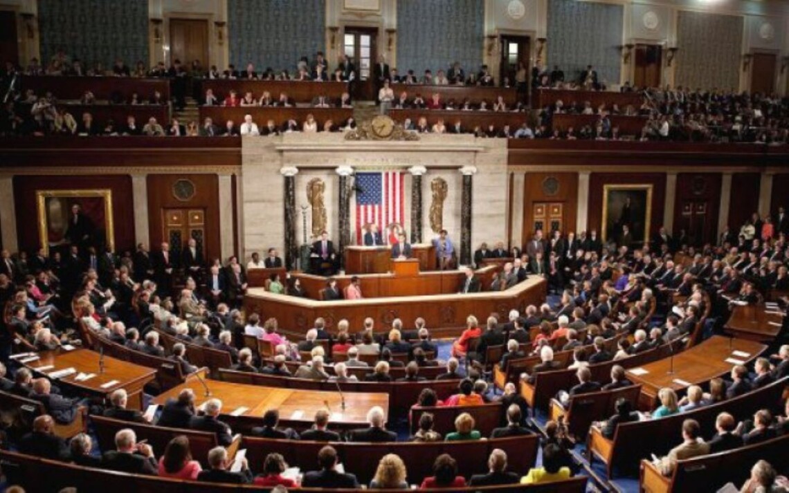 Нижняя палата Конгресса США в субботу, 20 апреля, проголосовала за выделение Украине 60,8 млрд долларов военной помощи.