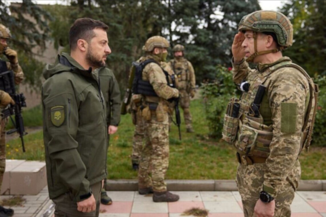 Президент Владимир Зеленский 21 апреля провел разговор с главнокомандующим ВСУ Александром Сырским и министром обороны Рустемом Умеровым.