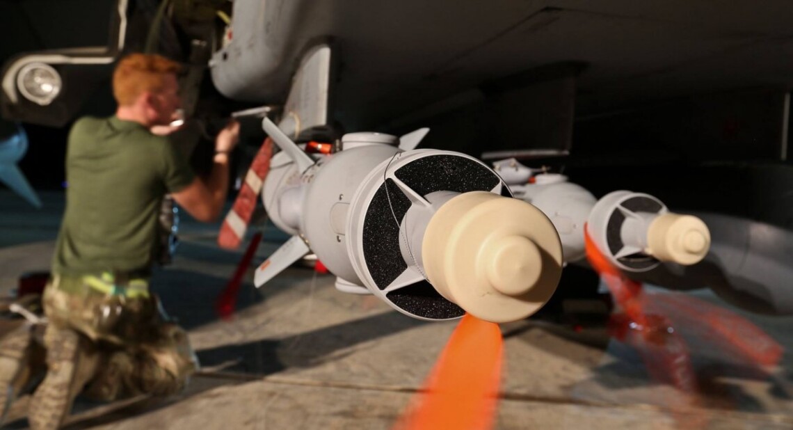 Правительство Британии в рамках нового пакета военной помощи впервые поставит ВСУ высокоточных авиационные бомбы Paveway IV.