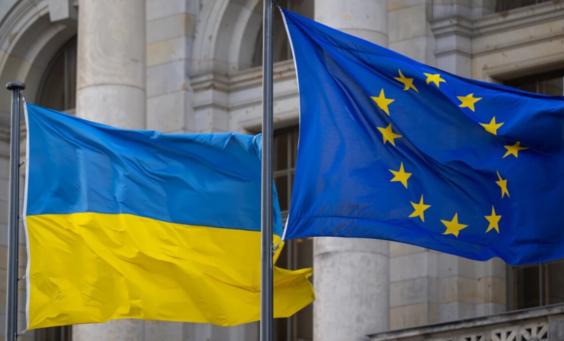 Еврокомиссия приняла к сведению информацию о прекращении предоставления консульских услуг украинским мужчинам мобилизационного возраста за границей.