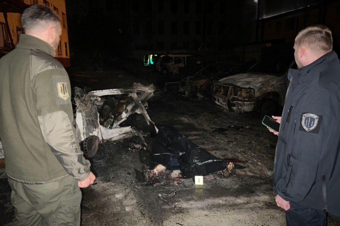 В Николаеве во время перегрузки боеприпасов военнослужащими из одного автомобиля в другой произошла детонация. Погибли двое военных, ещё несколько военных и спасателей ранены.