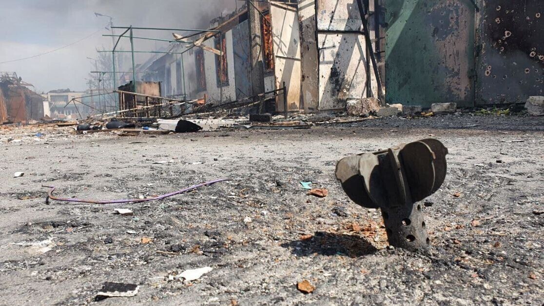 Армия российской федерации в четверг нанесла удар по городу Балаклея в Харьковской области. В результате атаки пострадали местные жители.