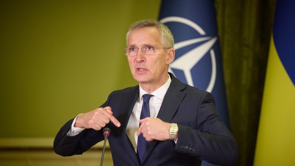 Генсек НАТО Йенс Столтенберг заявил, что для победы Украины обещания по военной помощи ей должны превратиться в реальные поставки.