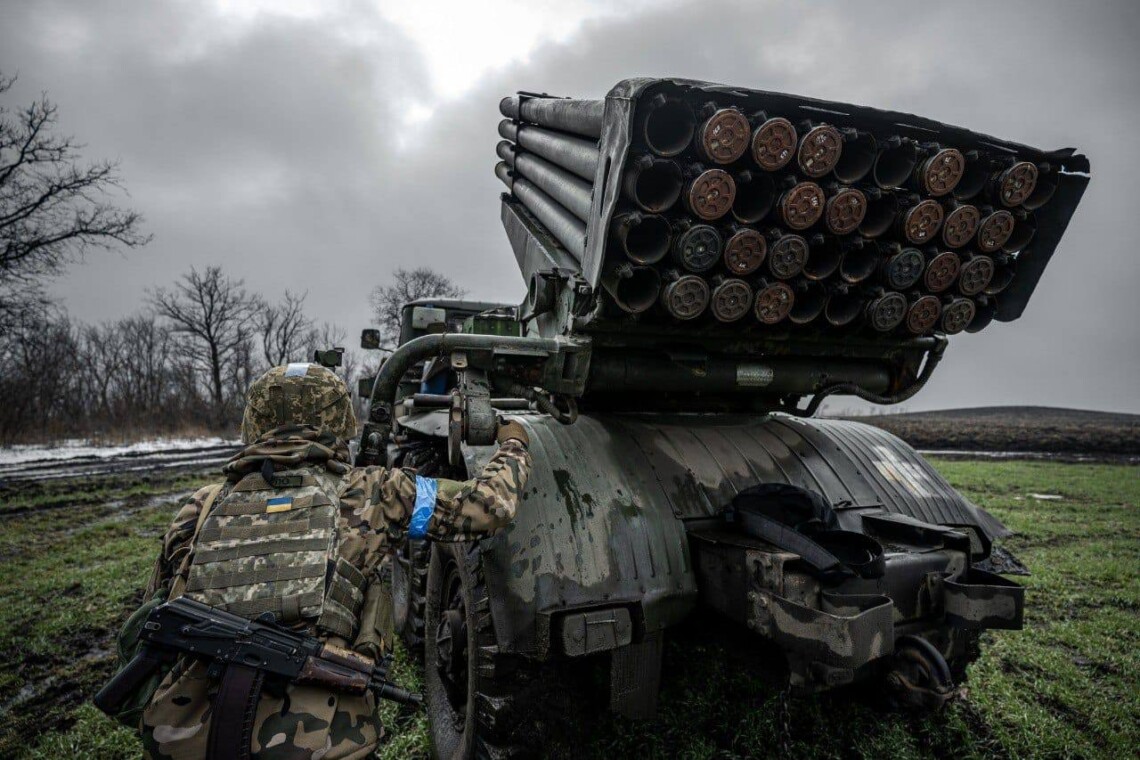 Армия рф пытается прорвать оборону Сил обороны Украины сразу на нескольких участках восточного фронта. Штурмы не прекращаются ни днём, ни ночью.