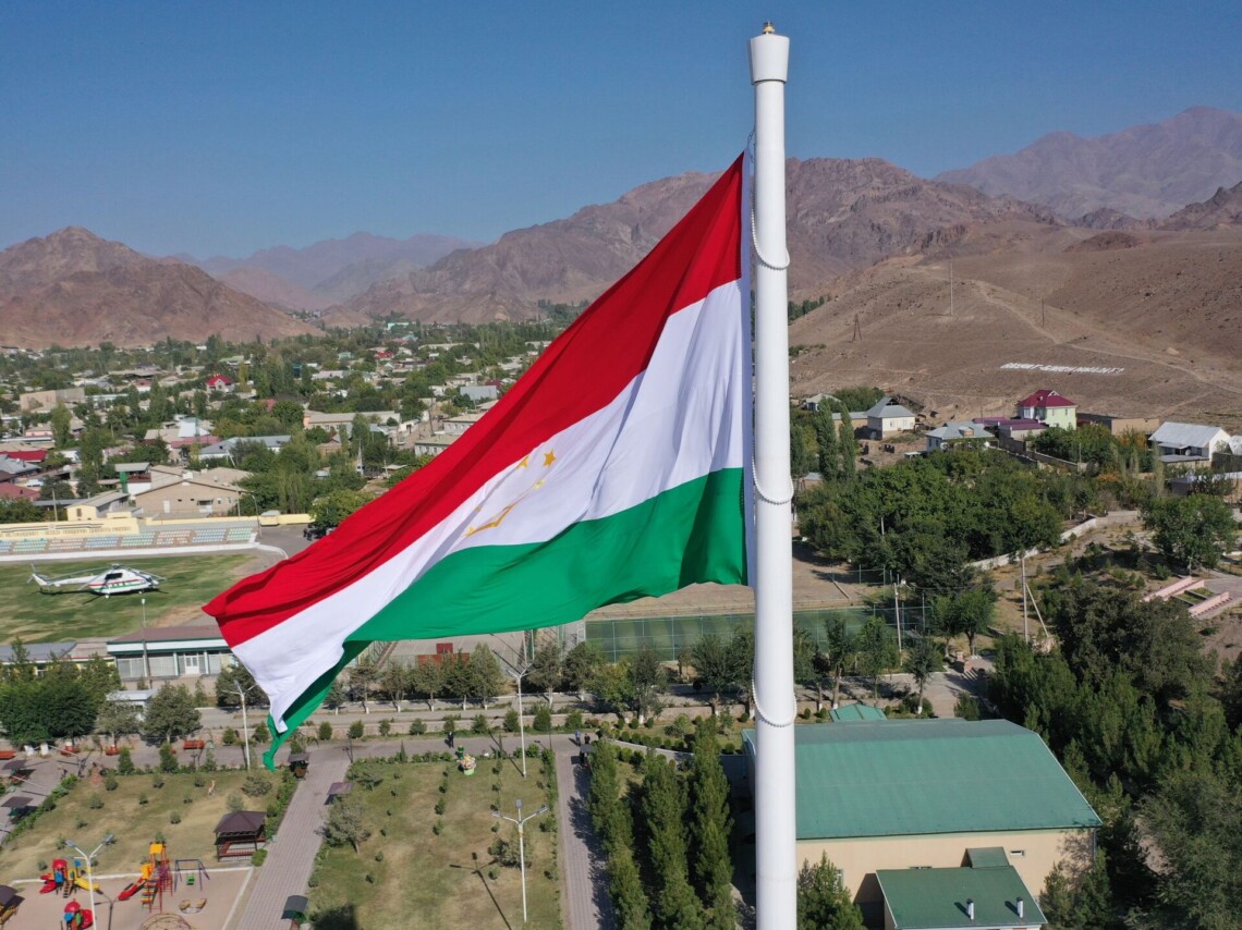 МИД Таджикистана рекомендовал согражданам временно воздержаться от поездок в россию на любых видах транспорта без острой необходимости.