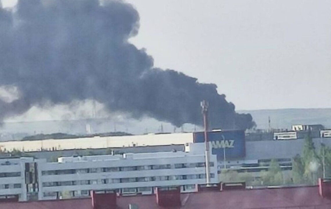 В воскресенье, 28 апреля, в Татарстане вспыхнул масштабный пожар на автосборочном заводе КамАЗ.